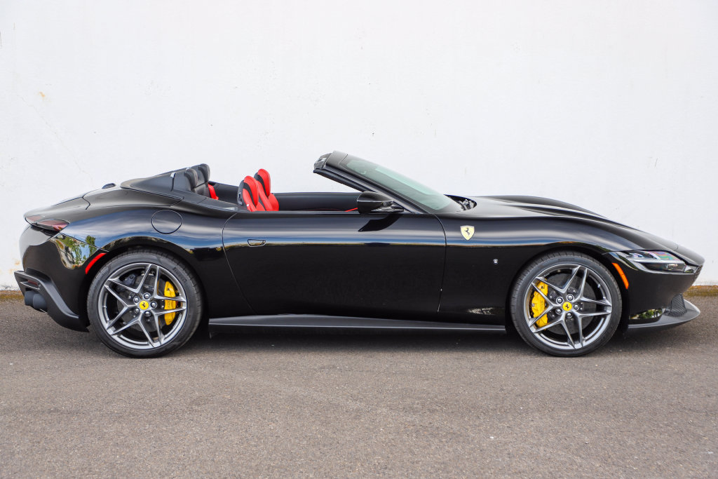 Certified 2025 Ferrari Roma Spider RWD image 3