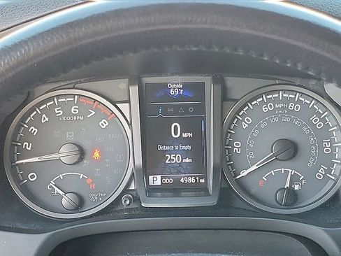 Used 2022 Toyota Tacoma TRD Sport w/ Technology Package image 11