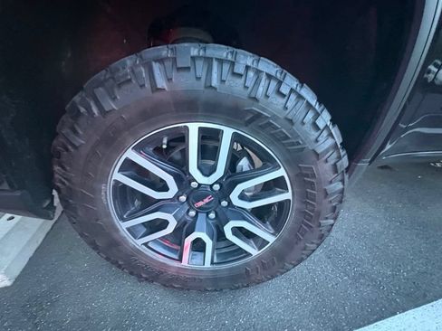 Used 2022 GMC Sierra 1500 AT4 w/ AT4 Premium Package AWD/4WD image 8