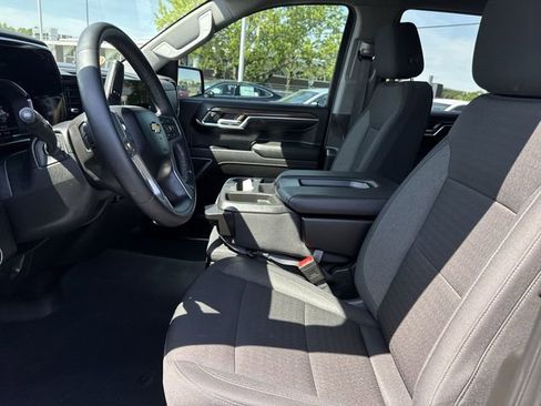 Used 2024 Chevrolet Silverado 1500 LT AWD/4WD image 19