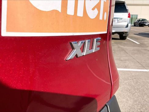 Used 2024 Toyota RAV4 XLE Premium FWD image 9