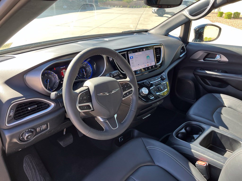 Used 2026 Chrysler Pacifica Select FWD image 12
