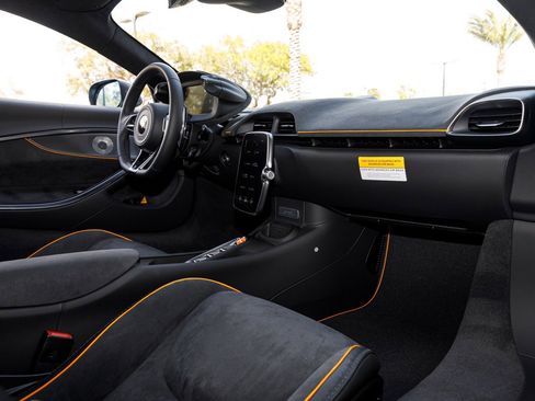 Used 2026 McLaren Artura RWD image 45
