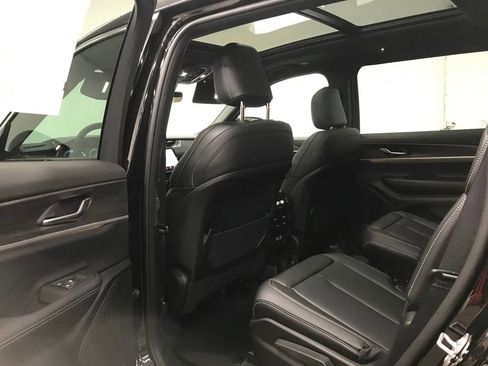 New 2025 Jeep Grand Cherokee L Limited image 30