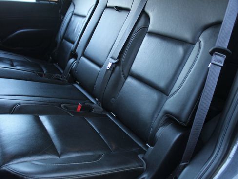 Used 2016 GMC Yukon SLT w/ Open Road Package AWD/4WD image 13
