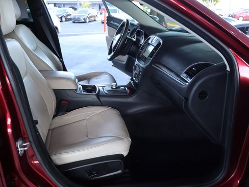 Used 2017 Chrysler 300 C w/ Light Group image 35