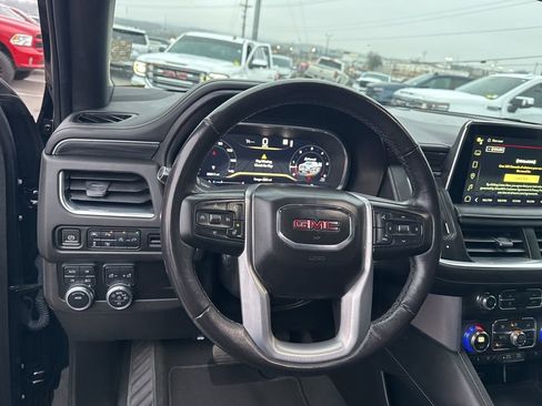 Used 2022 GMC Yukon XL SLT w/ SLT Premium Package image 13