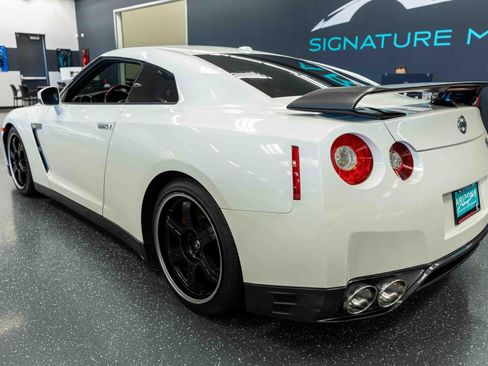 Used 2014 Nissan GT-R Black Edition AWD/4WD image 8