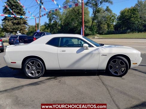 Used 2010 Dodge Challenger SE image 6