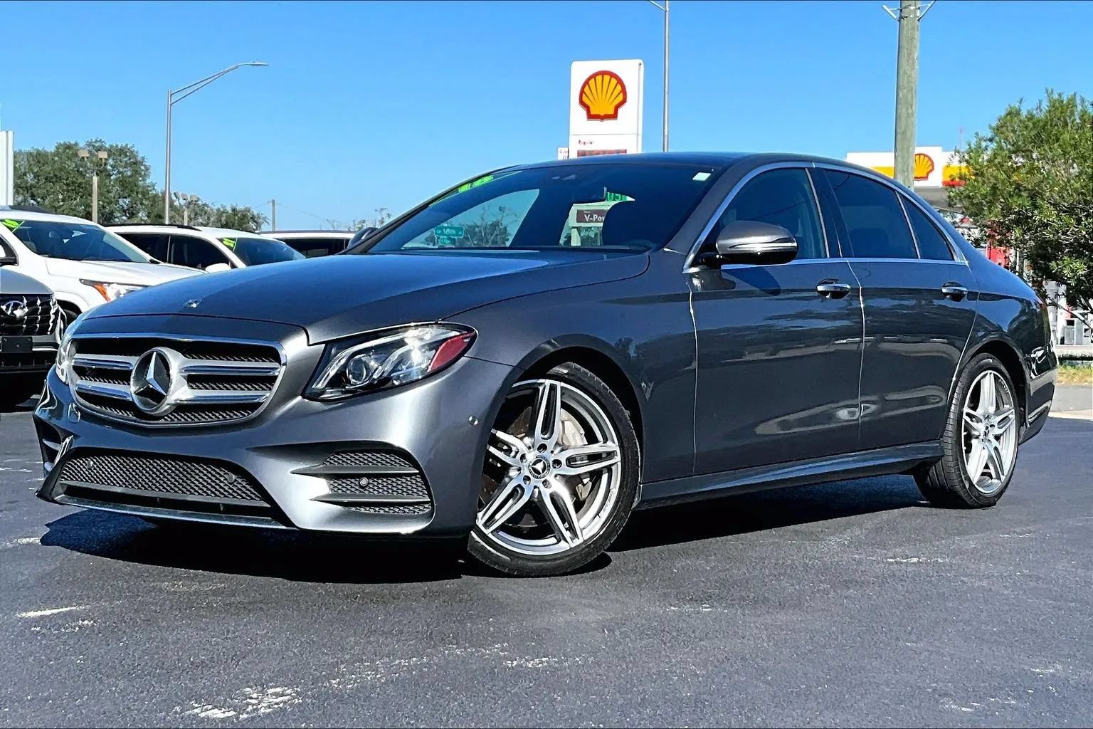 Used 2018 Mercedes-Benz E 300 4MATIC image 1