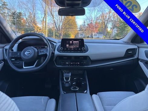 Used 2023 Nissan Rogue SV image 16