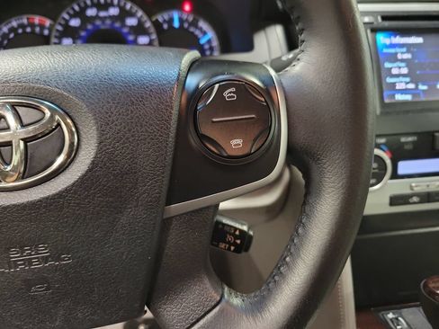 Used 2012 Toyota Camry XLE w/ Leather Pkg FWD image 24