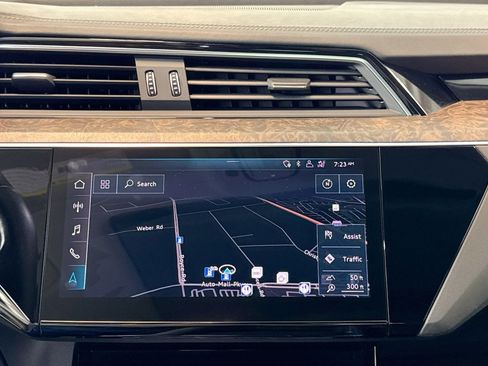 Used 2019 Audi e-tron Prestige w/ Prestige Package image 13
