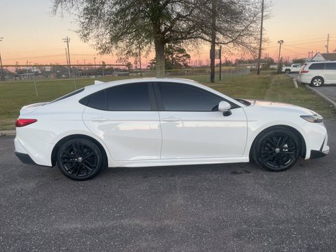 Used 2025 Toyota Camry SE image 8