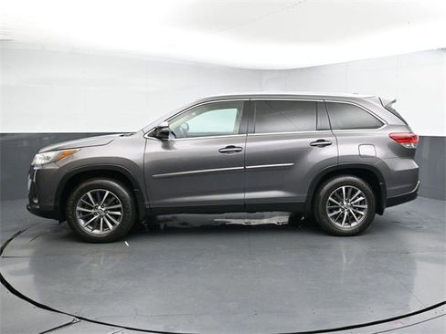 Used 2019 Toyota Highlander XLE image 9