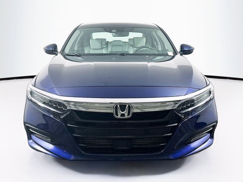 Used 2019 Honda Accord Touring image 2