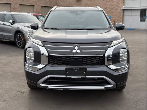 Used 2025 Mitsubishi Outlander SEL image 2
