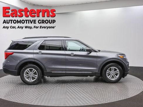Used 2023 Ford Explorer XLT w/ Equipment Group 202A AWD/4WD image 4