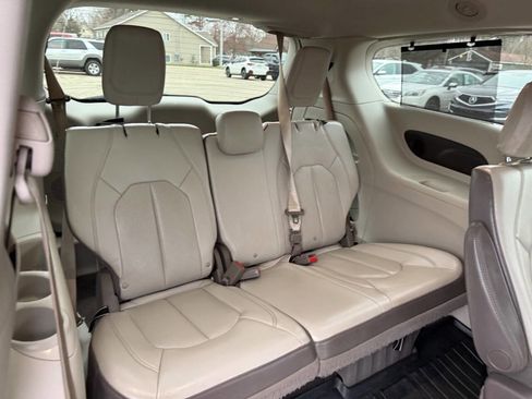 Used 2017 Chrysler Pacifica Touring-L Plus w/ Advanced Safetytec Group image 33