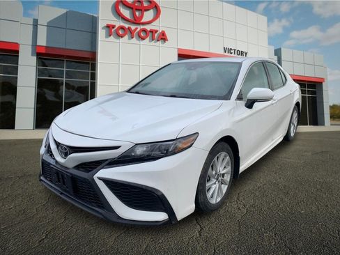 Used 2023 Toyota Camry SE FWD image 6