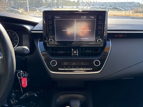 Used 2022 Toyota Corolla LE image 17