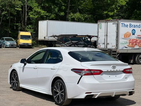 Used 2020 Toyota Camry SE FWD image 4