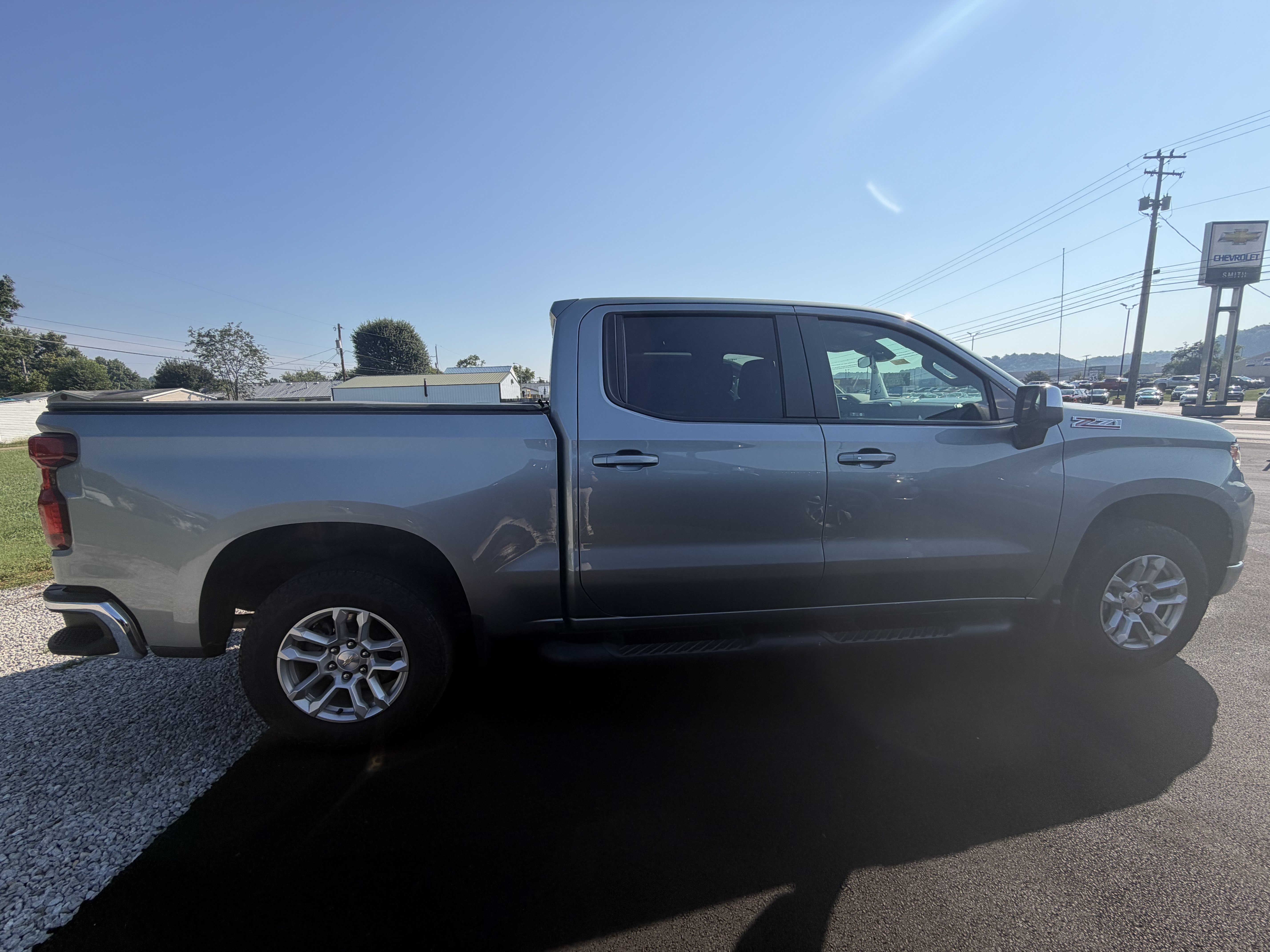 Used 2023 Chevrolet Silverado 1500 LT AWD/4WD image 6