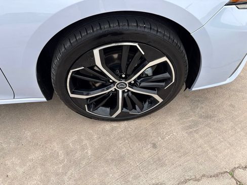 Used 2024 Nissan Altima 2.5 SR FWD image 12