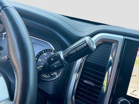 Used 2021 Nissan Titan SV w/ SV Convenience Package AWD/4WD image 17