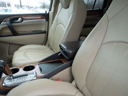 Used 2010 Buick Enclave CXL image 10