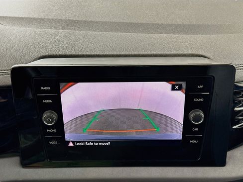 Used 2025 Volkswagen Jetta SE FWD image 22