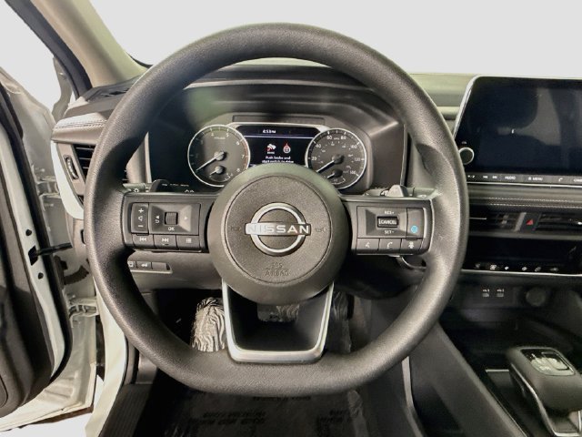 Used 2024 Nissan Rogue SV FWD image 11