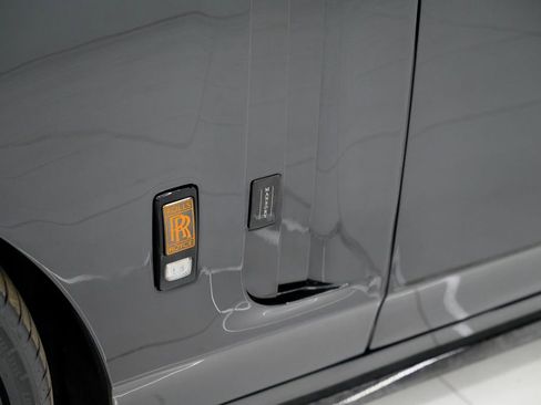 Used 2024 Rolls-Royce Phantom Sedan w/ The Phantom Package RWD image 17