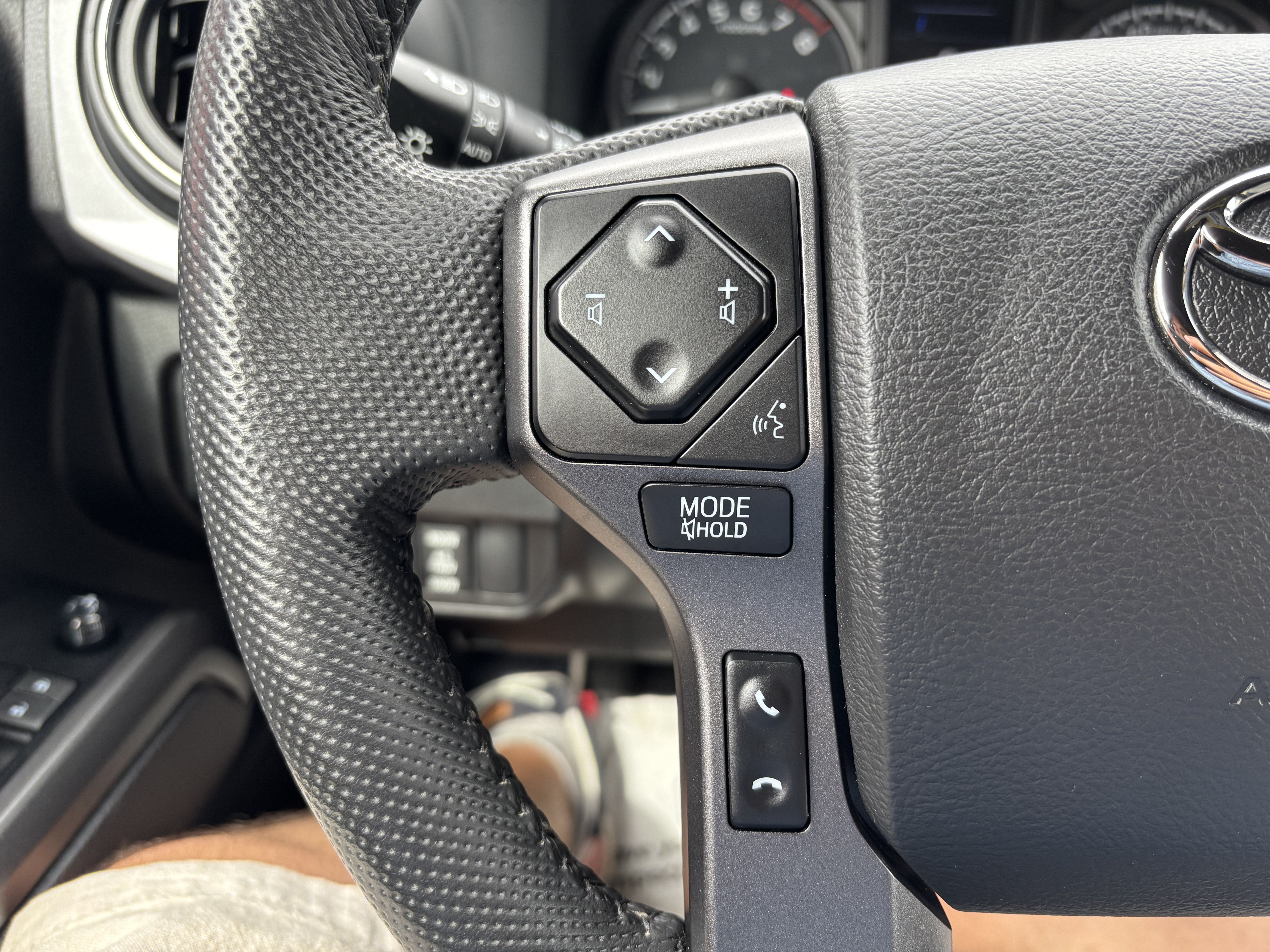 Certified 2023 Toyota Tacoma TRD Off-Road w/ Technology Package AWD/4WD image 18