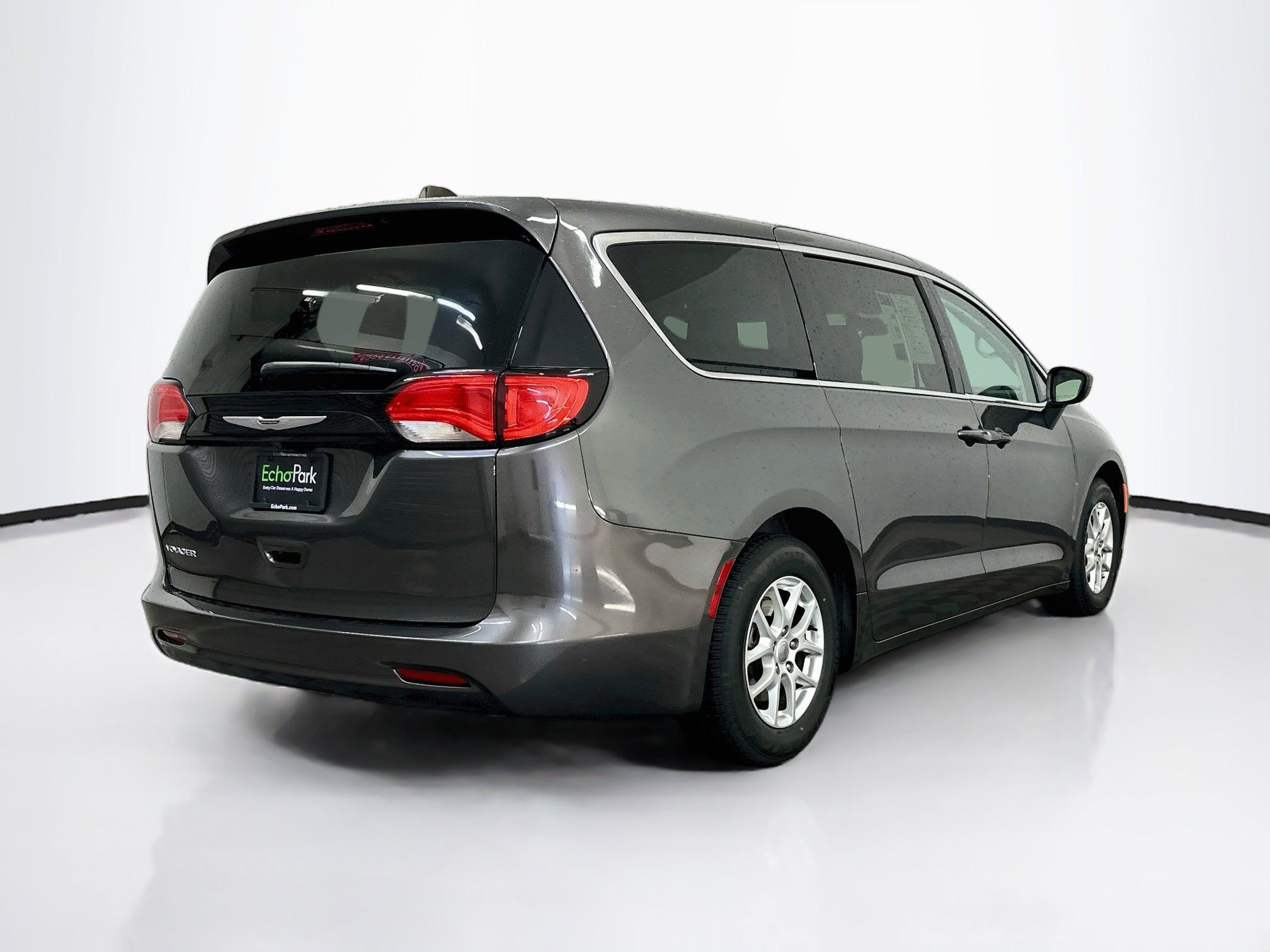 Used 2023 Chrysler Voyager LX FWD image 9