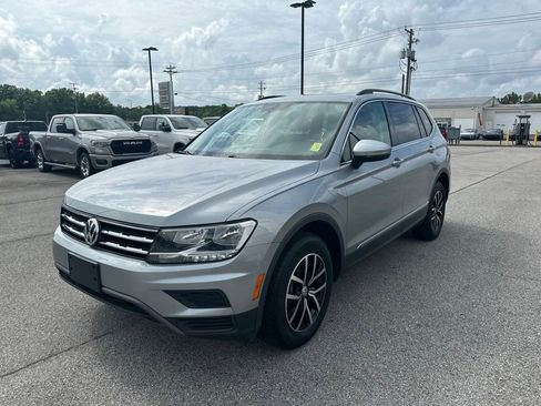 Used 2021 Volkswagen Tiguan SE w/ Panoramic Sunroof Package AWD/4WD image 3