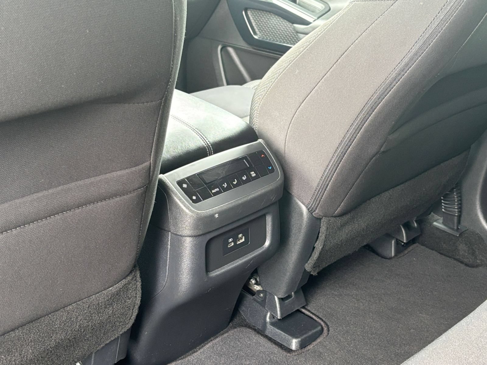Used 2025 Nissan Pathfinder SV FWD image 21