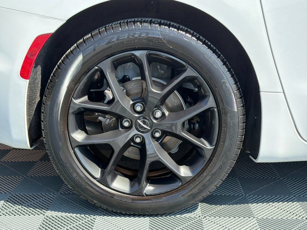Used 2024 Chrysler Pacifica Touring-L w/ S Appearance Package FWD image 20