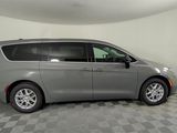 New 2025 Chrysler Pacifica Select image 3