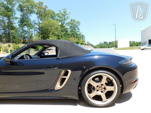 Used 2021 Porsche 718 Boxster image 17