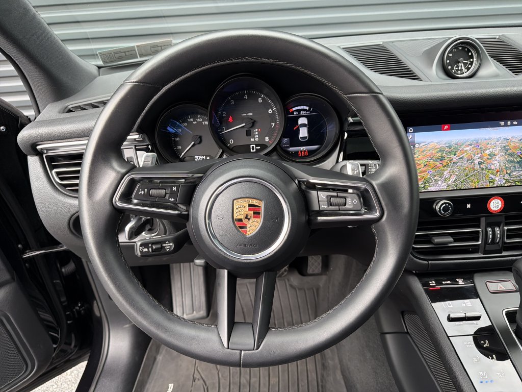 Certified 2026 Porsche Macan AWD/4WD image 15