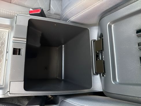 Certified 2025 Nissan Frontier SV RWD image 32