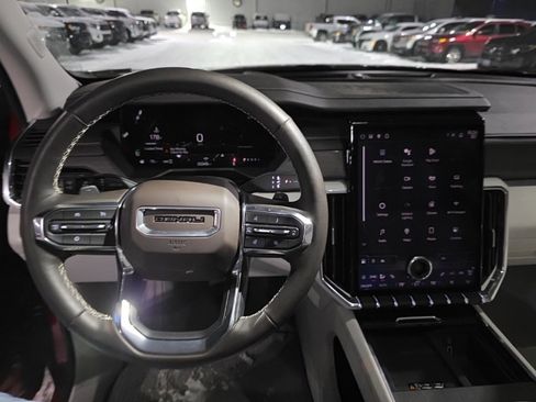 Used 2024 GMC Acadia Denali image 17