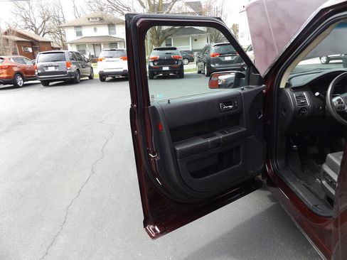 Used 2018 Ford Flex SEL image 18