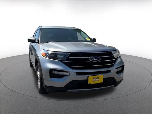 Used 2024 Ford Explorer XLT w/ Equipment Group 202A RWD image 2