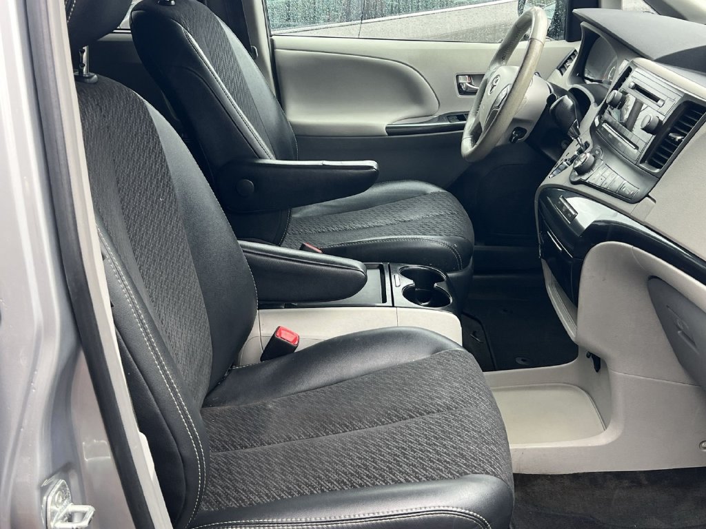 Used 2011 Toyota Sienna SE w/ Preferred Pkg FWD image 23
