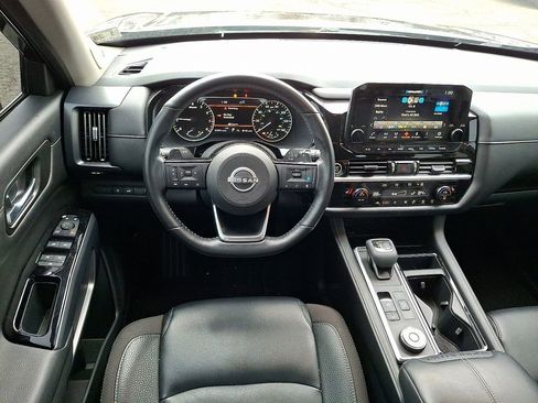 Used 2023 Nissan Pathfinder SL w/ SL Premium Package image 2