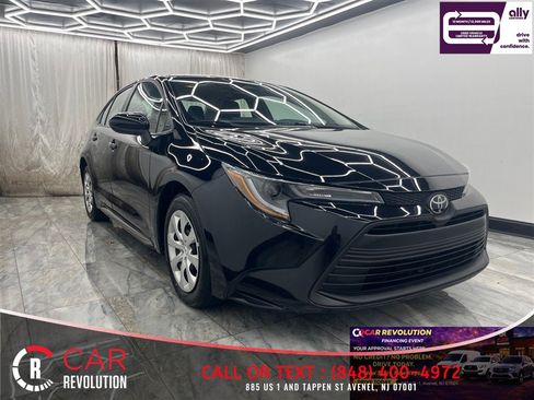Used 2024 Toyota Corolla LE FWD image 1
