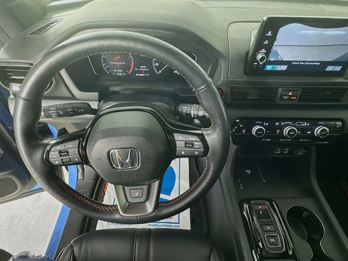 Used 2023 Honda Pilot TrailSport image 12