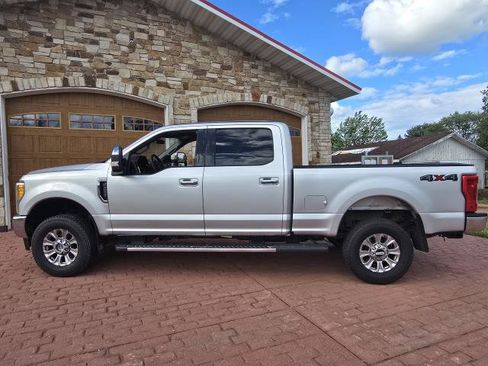 Used 2017 Ford F250 XLT w/ XLT Premium Package AWD/4WD image 6